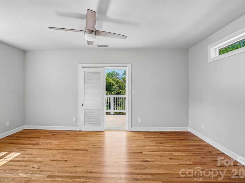 28 Ridgefield Place, Asheville, NC 28803.  MLS# CAR4393041, YatesRealty ID 30501. 