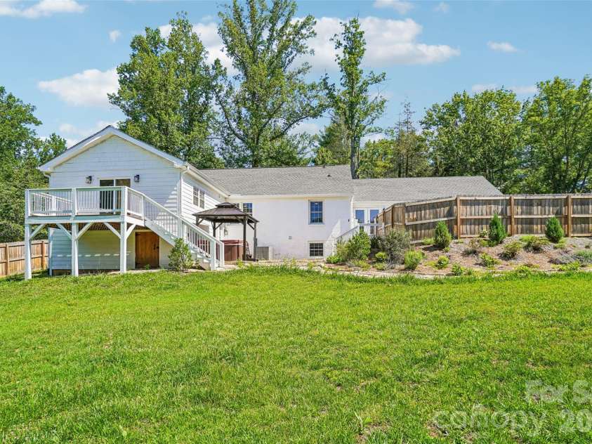 28 Ridgefield Place, Asheville, NC 28803.  MLS# CAR4393041, YatesRealty ID 30501. 