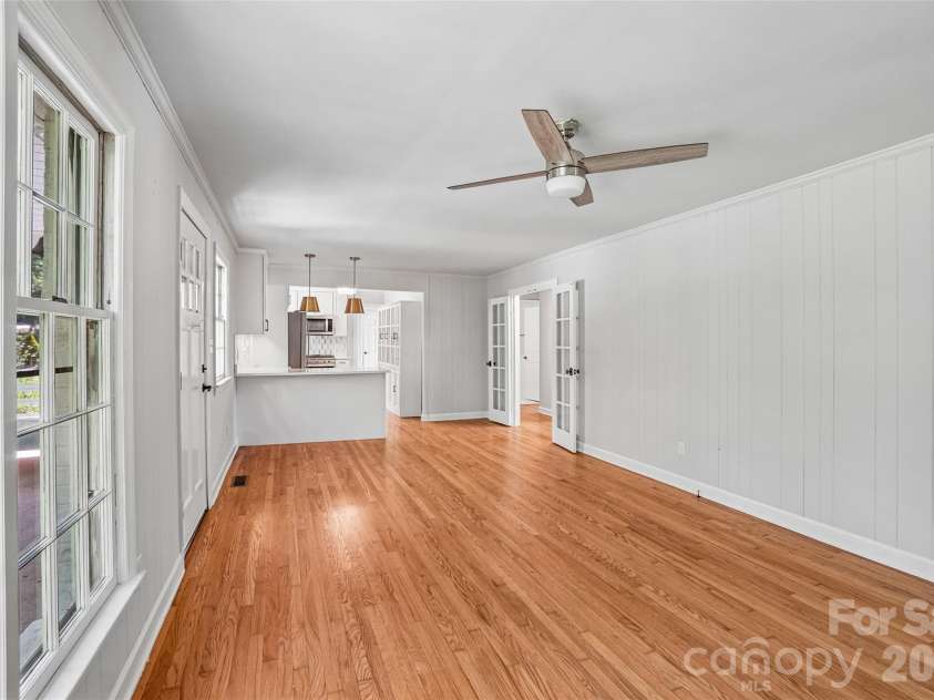28 Ridgefield Place, Asheville, NC 28803.  MLS# CAR4393041, YatesRealty ID 30501. 