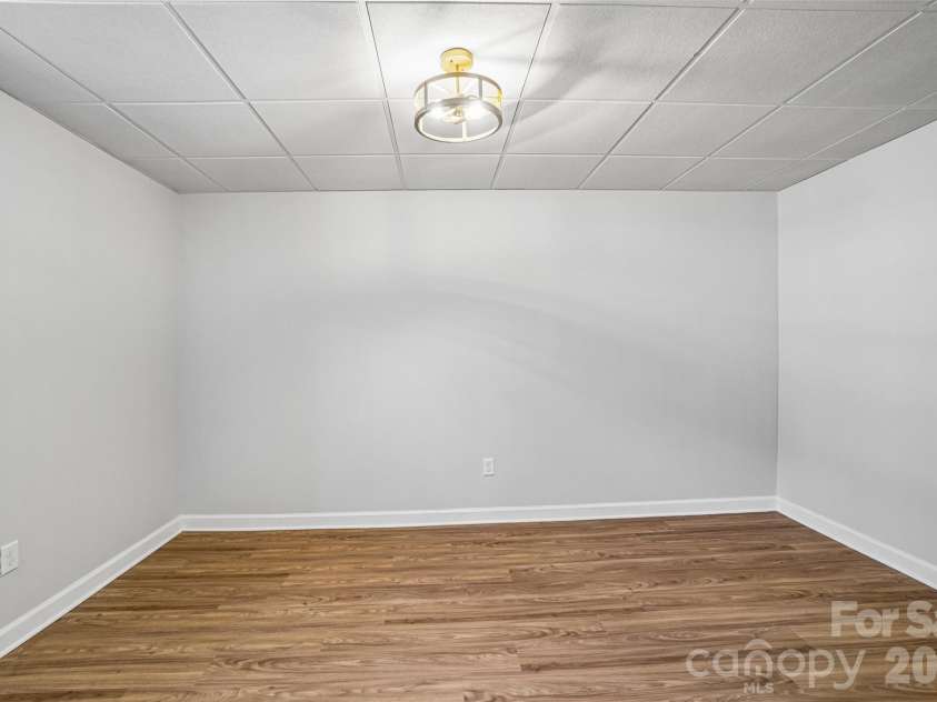 28 Ridgefield Place, Asheville, NC 28803.  MLS# CAR4393041, YatesRealty ID 30501. 