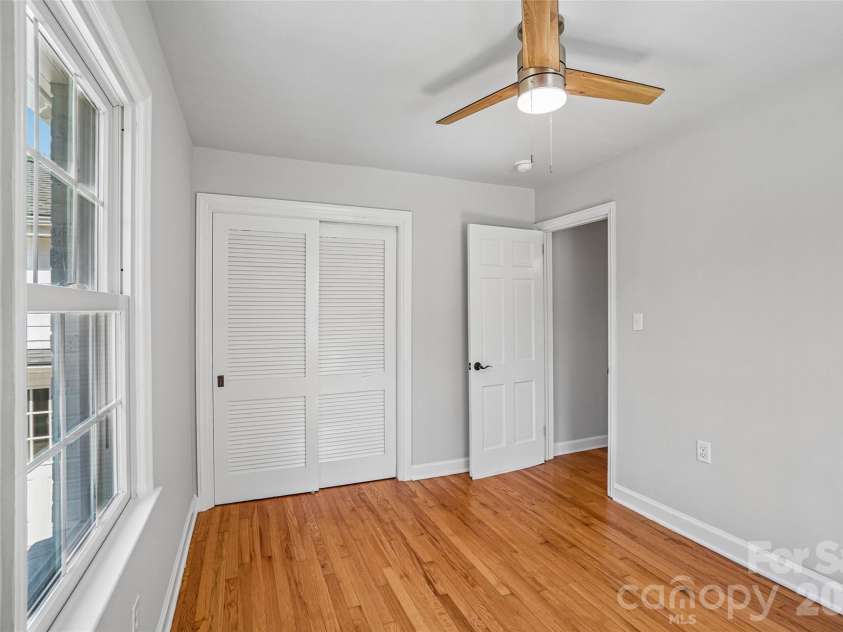 28 Ridgefield Place, Asheville, NC 28803.  MLS# CAR4393041, YatesRealty ID 30501. 