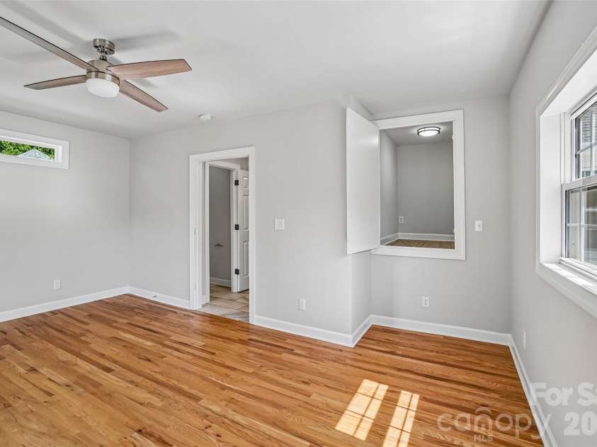28 Ridgefield Place, Asheville, NC 28803.  MLS# CAR4393041, YatesRealty ID 30501. 
