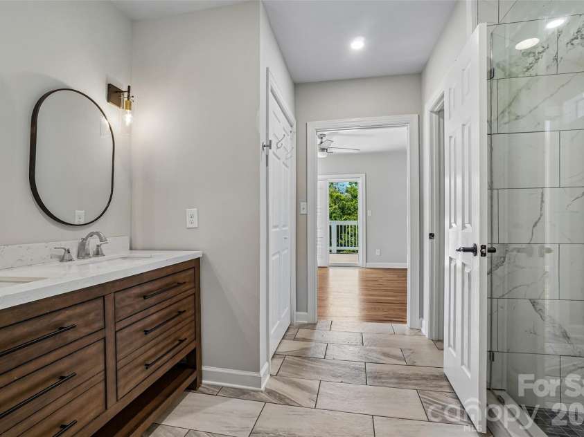 28 Ridgefield Place, Asheville, NC 28803.  MLS# CAR4393041, YatesRealty ID 30501. 