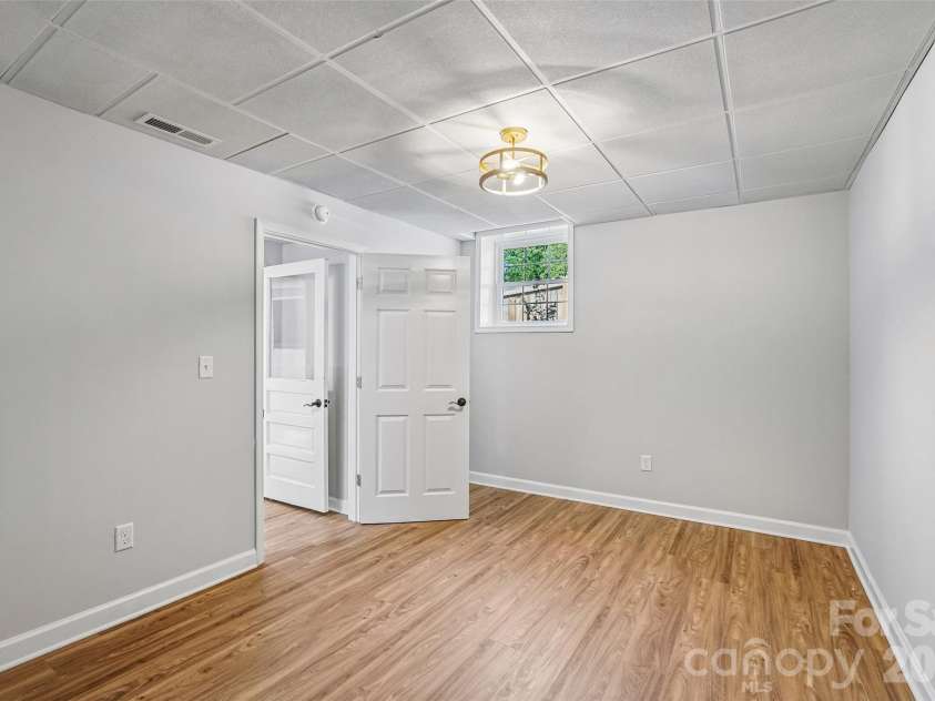 28 Ridgefield Place, Asheville, NC 28803.  MLS# CAR4393041, YatesRealty ID 30501. 