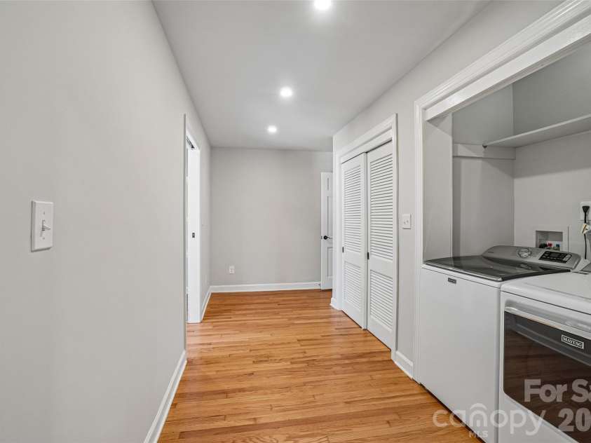 28 Ridgefield Place, Asheville, NC 28803.  MLS# CAR4393041, YatesRealty ID 30501. 