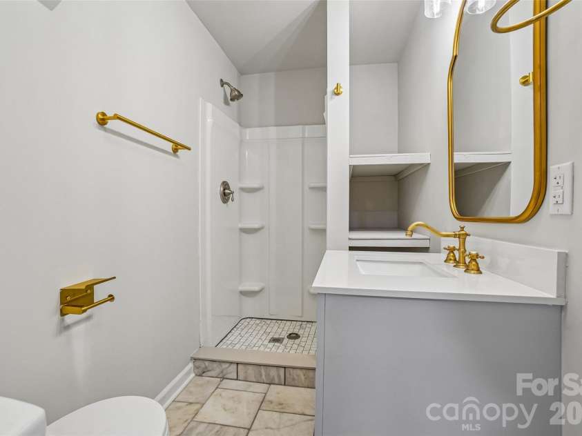 28 Ridgefield Place, Asheville, NC 28803.  MLS# CAR4393041, YatesRealty ID 30501. 