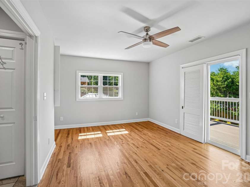 28 Ridgefield Place, Asheville, NC 28803.  MLS# CAR4393041, YatesRealty ID 30501. 