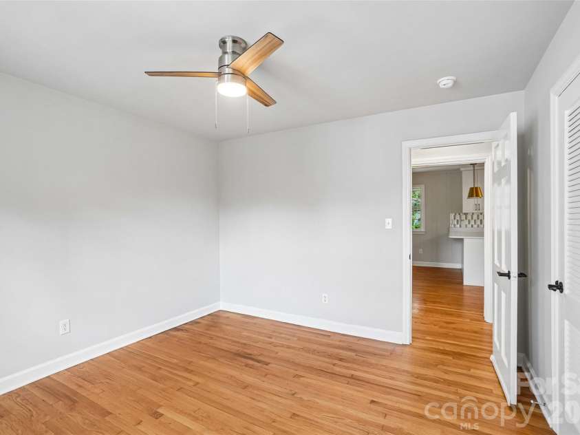28 Ridgefield Place, Asheville, NC 28803.  MLS# CAR4393041, YatesRealty ID 30501. 