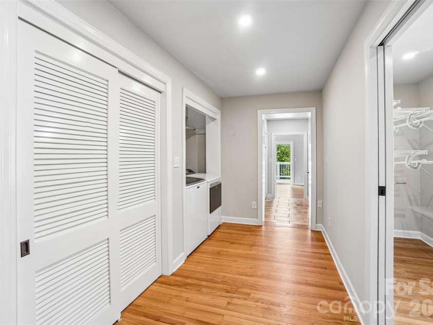 28 Ridgefield Place, Asheville, NC 28803.  MLS# CAR4393041, YatesRealty ID 30501. 