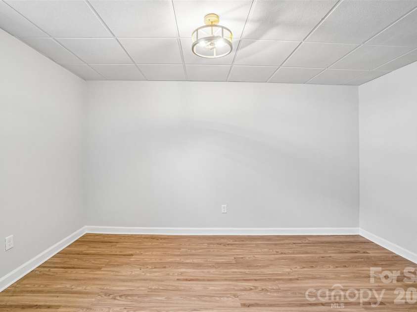 28 Ridgefield Place, Asheville, NC 28803.  MLS# CAR4393041, YatesRealty ID 30501. 
