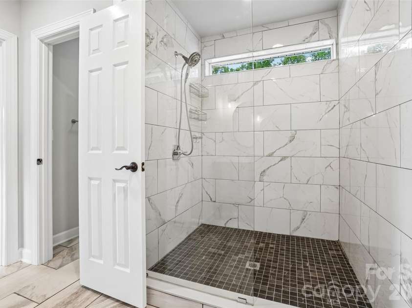 28 Ridgefield Place, Asheville, NC 28803.  MLS# CAR4393041, YatesRealty ID 30501. 