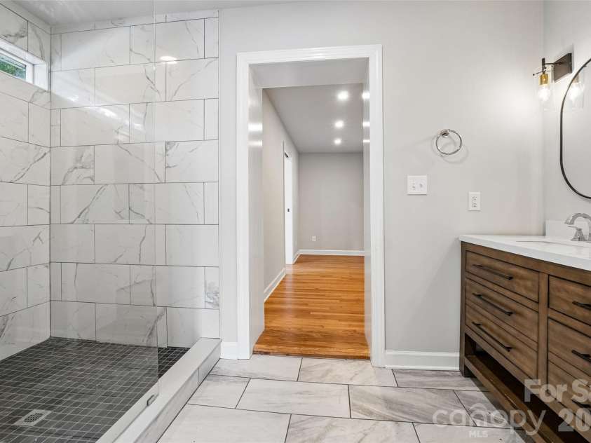 28 Ridgefield Place, Asheville, NC 28803.  MLS# CAR4393041, YatesRealty ID 30501. 