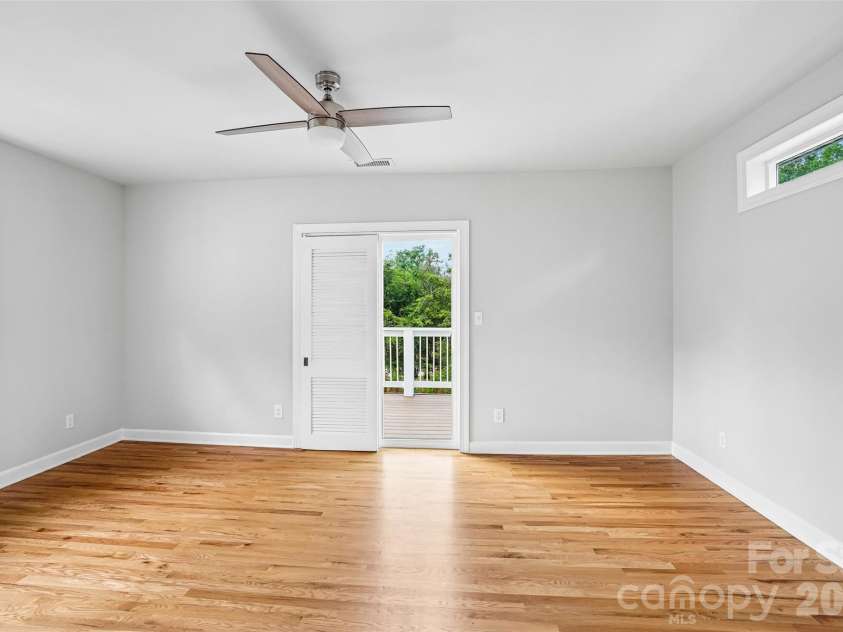 28 Ridgefield Place, Asheville, NC 28803.  MLS# CAR4393041, YatesRealty ID 30501. 