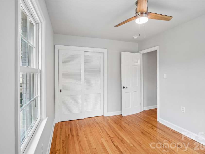 28 Ridgefield Place, Asheville, NC 28803.  MLS# CAR4393041, YatesRealty ID 30501. 