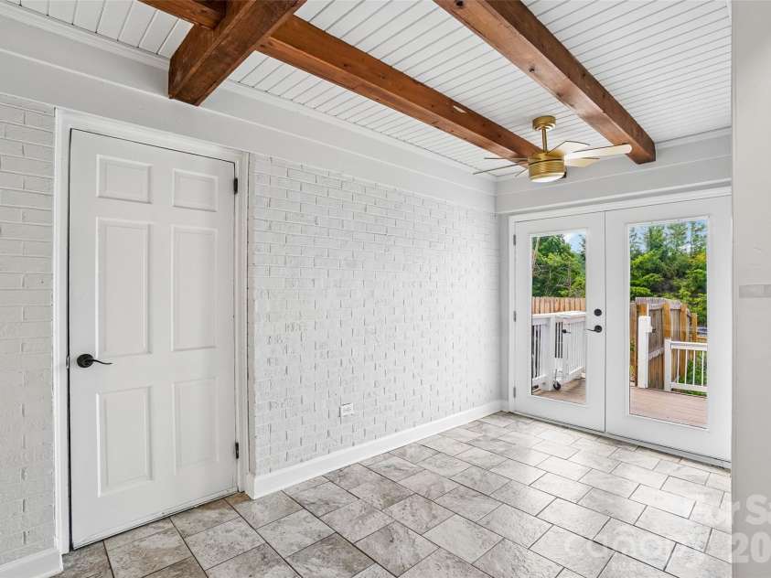 28 Ridgefield Place, Asheville, NC 28803.  MLS# CAR4393041, YatesRealty ID 30501. 