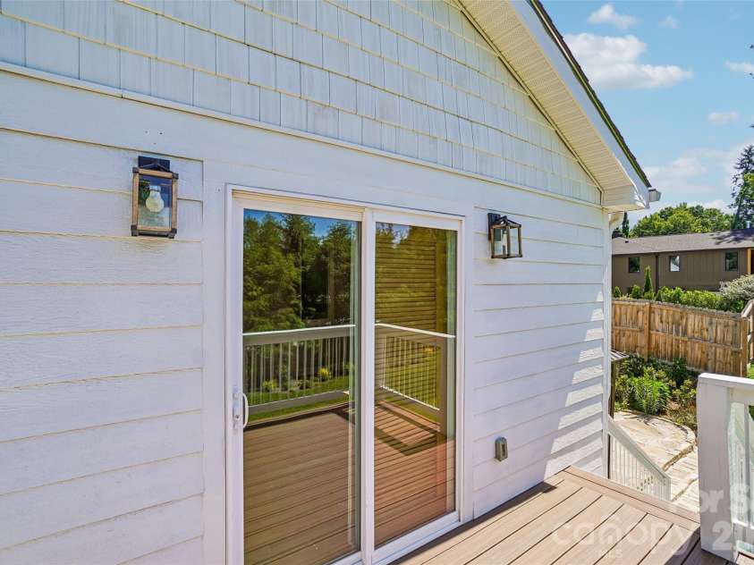 28 Ridgefield Place, Asheville, NC 28803.  MLS# CAR4393041, YatesRealty ID 30501. 