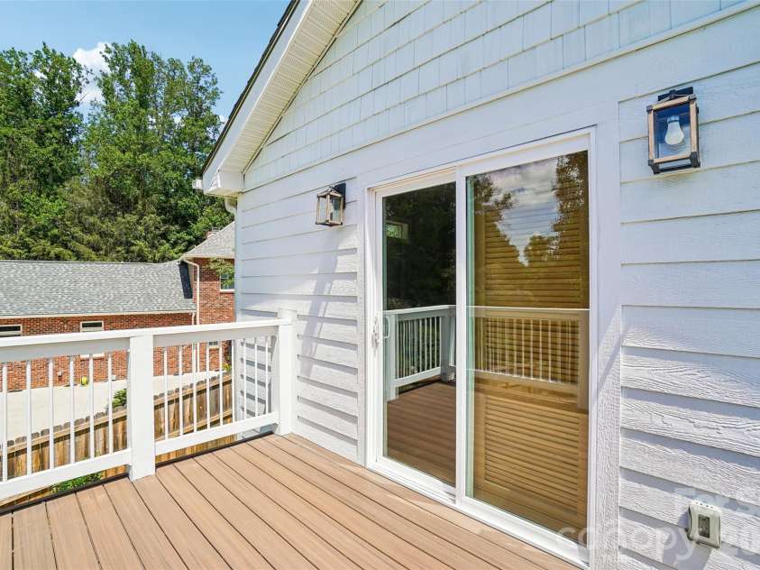 28 Ridgefield Place, Asheville, NC 28803.  MLS# CAR4393041, YatesRealty ID 30501. 