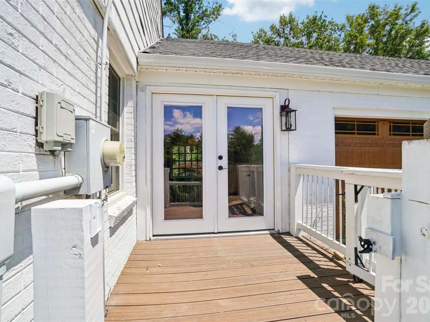 28 Ridgefield Place, Asheville, NC 28803.  MLS# CAR4393041, YatesRealty ID 30501. 