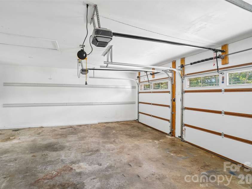 28 Ridgefield Place, Asheville, NC 28803.  MLS# CAR4393041, YatesRealty ID 30501. 