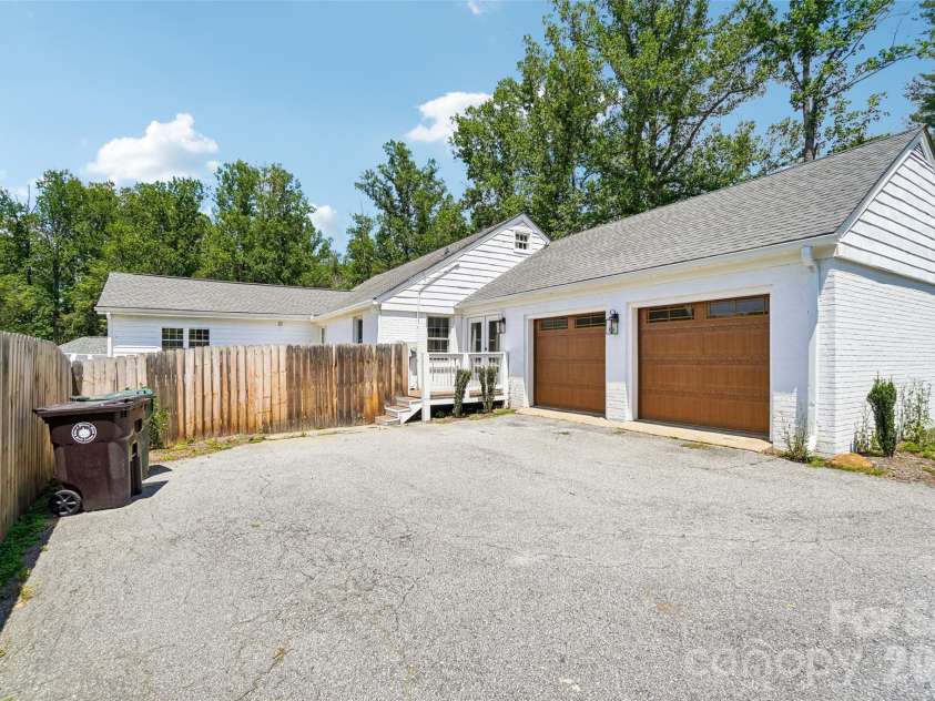 28 Ridgefield Place, Asheville, NC 28803.  MLS# CAR4393041, YatesRealty ID 30501. 