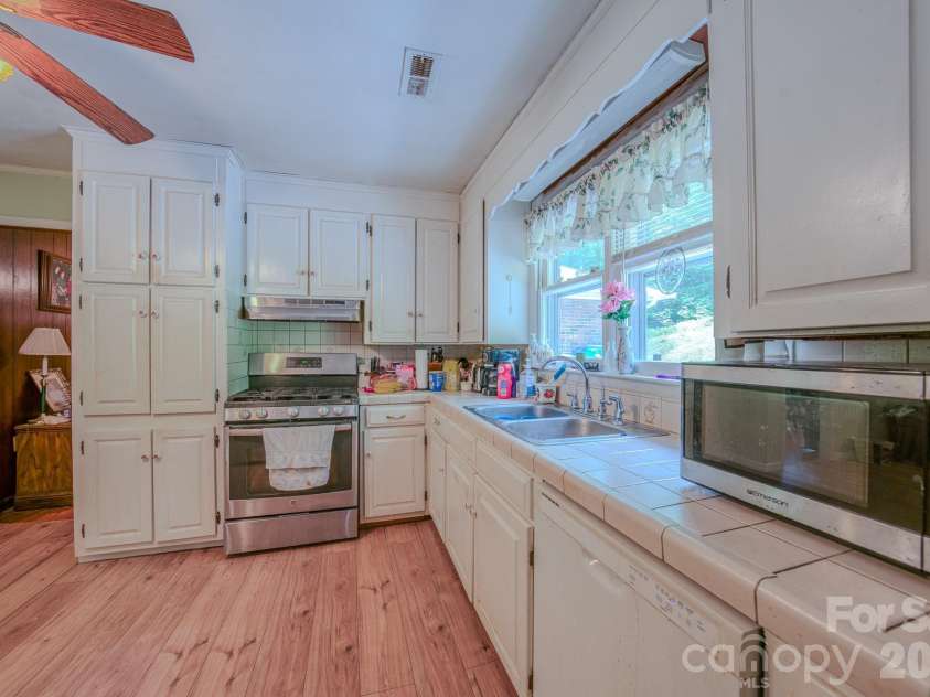 287 Robertson Drive, Old Fort, NC 28762.  MLS# CAR4392010, YatesRealty ID 30502. 