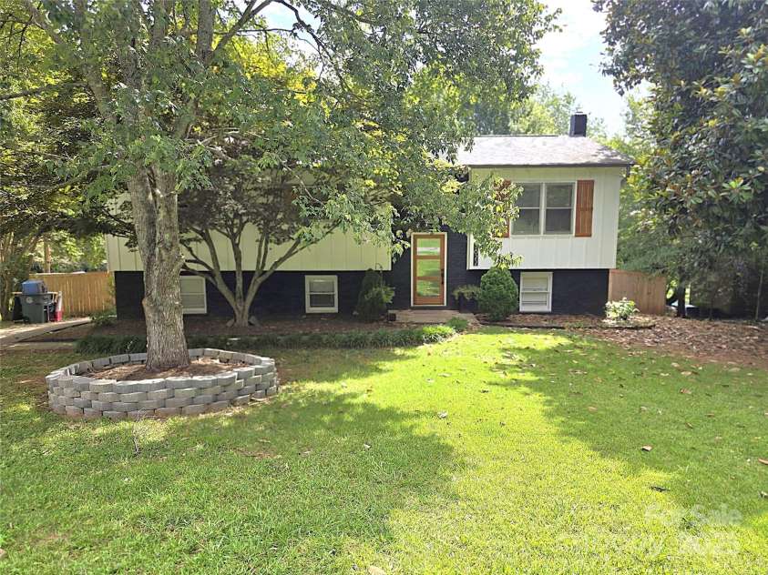 3822 Newhall Drive, Conover, NC 28613.  MLS# CAR4283787, YatesRealty ID 30502. 