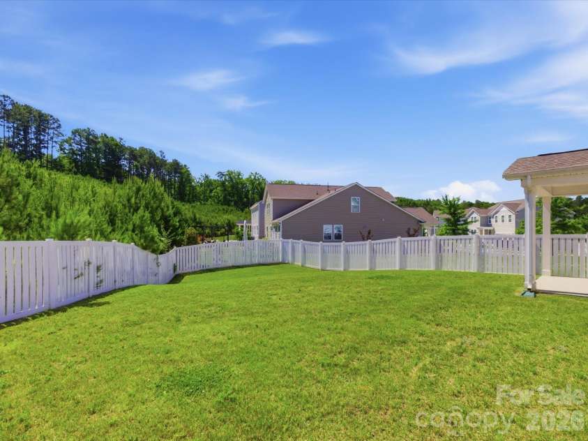 17033 Carolina Pine Row, Charlotte, NC 28278.  MLS# CAR4388329, YatesRealty ID 30504. 
