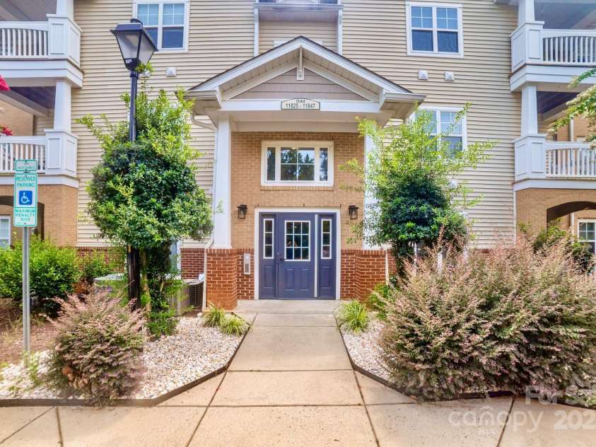 11829 Ridgeway Park Drive, Charlotte, NC 28277.  MLS# CAR4280682, YatesRealty ID 30505. 