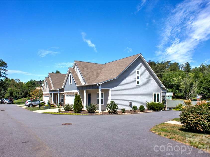 22 Water Pointe Way, Weaverville, NC 28787.  MLS# CAR4388539, YatesRealty ID 30505. 