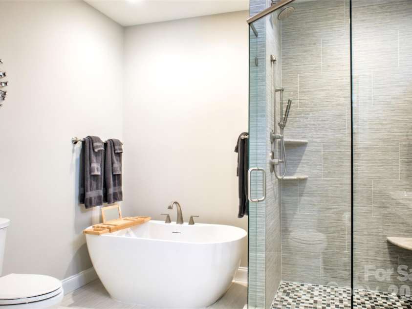 22 Water Pointe Way, Weaverville, NC 28787.  MLS# CAR4388539, YatesRealty ID 30505. Large soaking tub and walk in shower