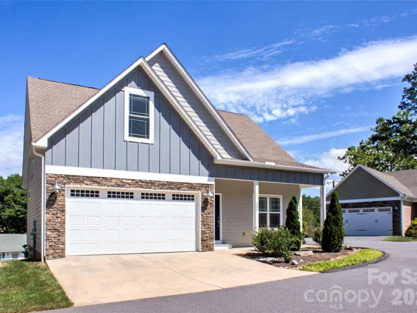 22 Water Pointe Way, Weaverville, NC 28787.  MLS# CAR4388539, YatesRealty ID 30505. Welcome to 22 Water Pointe Way