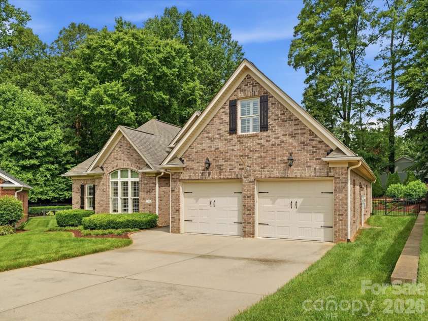 2106 Brookberry Lane, Gastonia, NC 28056.  MLS# CAR4389208, YatesRealty ID 30506. 