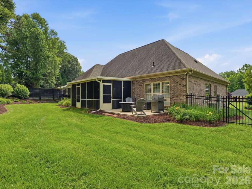 2106 Brookberry Lane, Gastonia, NC 28056.  MLS# CAR4389208, YatesRealty ID 30506. 
