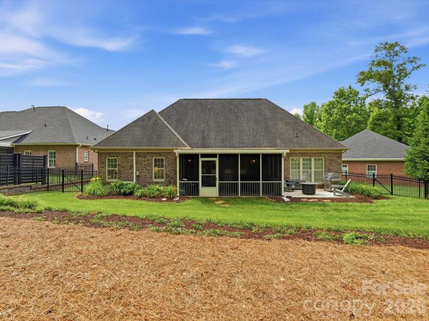 2106 Brookberry Lane, Gastonia, NC 28056.  MLS# CAR4389208, YatesRealty ID 30506. 