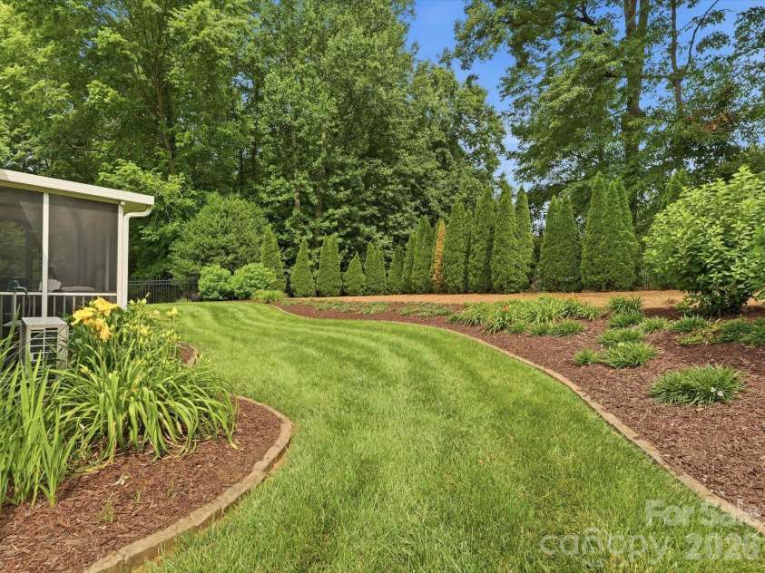2106 Brookberry Lane, Gastonia, NC 28056.  MLS# CAR4389208, YatesRealty ID 30506. 