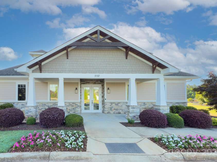 4333 Legacy Drive, Denver, NC 28037.  MLS# CAR4268766, YatesRealty ID 30506. Clubhouse