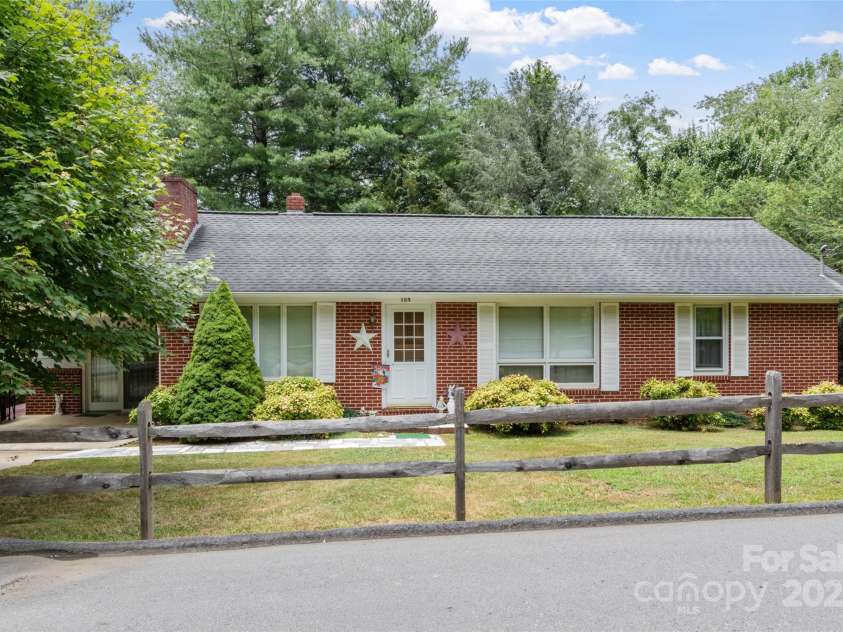 135 Indian Trail, Burnsville, NC 28714.  MLS# CAR4281935, YatesRealty ID 30507. 