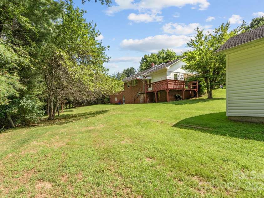 135 Indian Trail, Burnsville, NC 28714.  MLS# CAR4281935, YatesRealty ID 30507. 