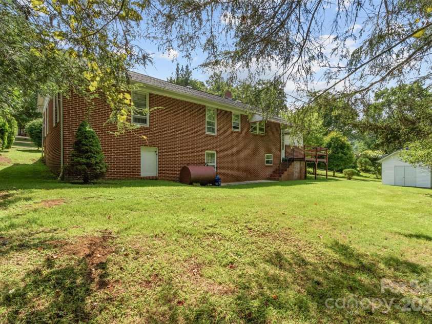 135 Indian Trail, Burnsville, NC 28714.  MLS# CAR4281935, YatesRealty ID 30507. 