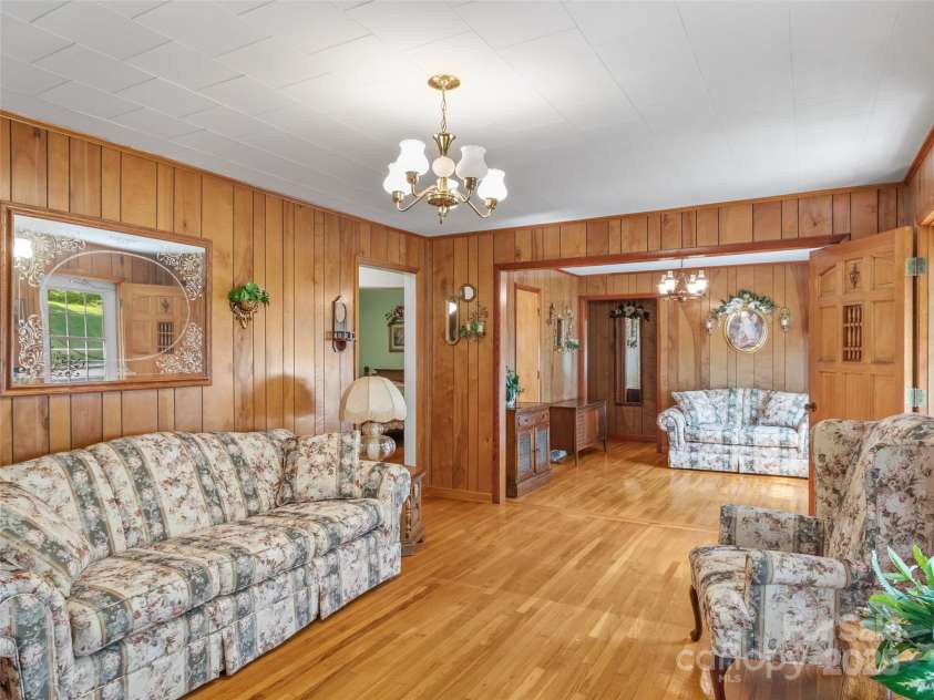 135 Indian Trail, Burnsville, NC 28714.  MLS# CAR4281935, YatesRealty ID 30507. 