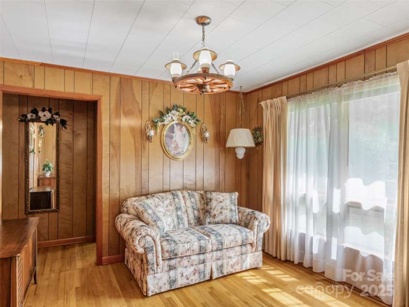 135 Indian Trail, Burnsville, NC 28714.  MLS# CAR4281935, YatesRealty ID 30507. 