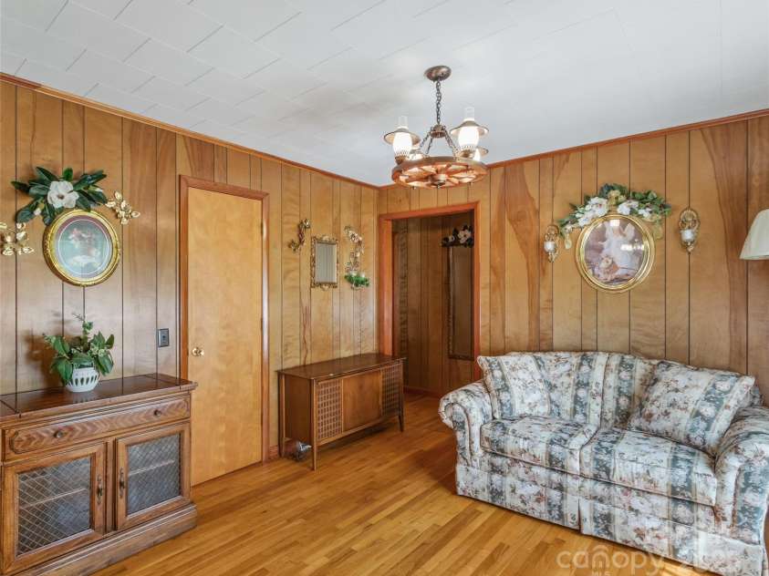 135 Indian Trail, Burnsville, NC 28714.  MLS# CAR4281935, YatesRealty ID 30507. 