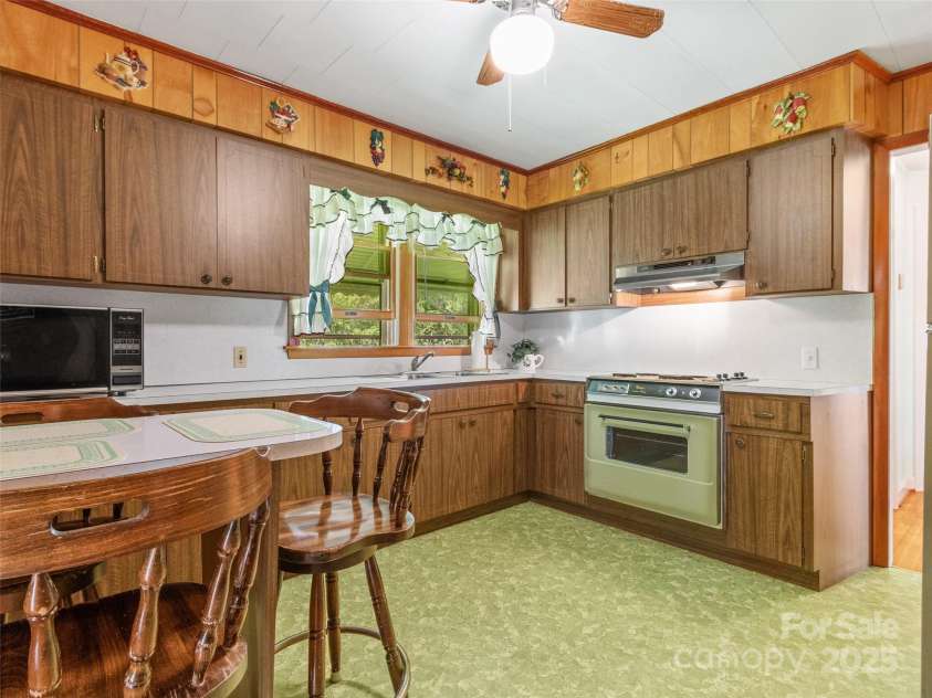 135 Indian Trail, Burnsville, NC 28714.  MLS# CAR4281935, YatesRealty ID 30507. 