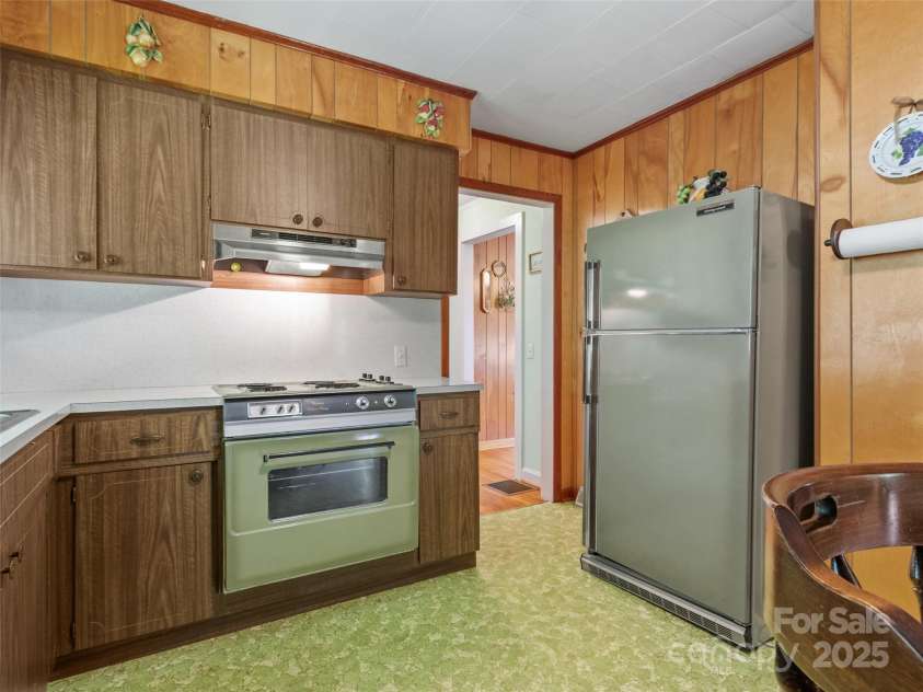 135 Indian Trail, Burnsville, NC 28714.  MLS# CAR4281935, YatesRealty ID 30507. 