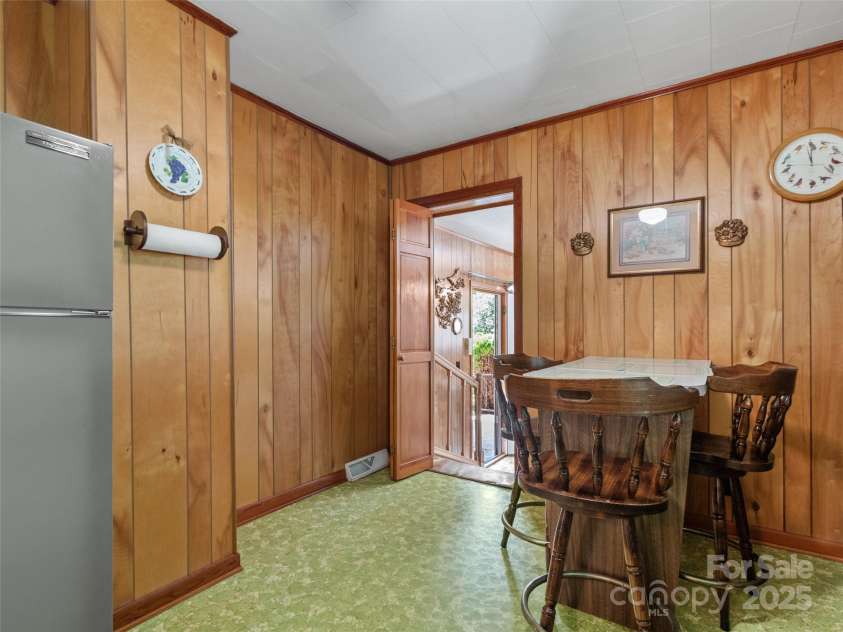 135 Indian Trail, Burnsville, NC 28714.  MLS# CAR4281935, YatesRealty ID 30507. 