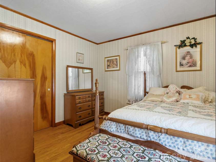 135 Indian Trail, Burnsville, NC 28714.  MLS# CAR4281935, YatesRealty ID 30507. 