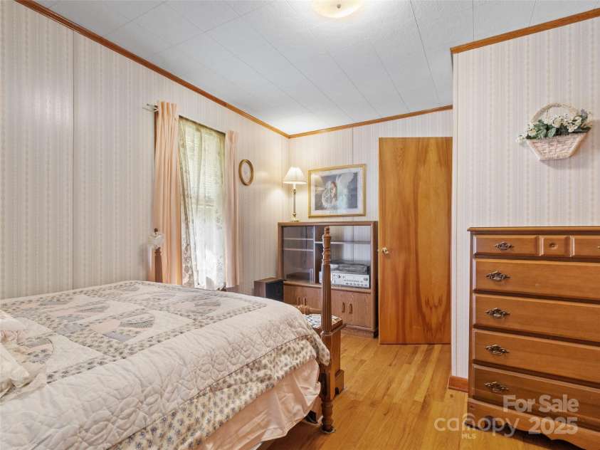 135 Indian Trail, Burnsville, NC 28714.  MLS# CAR4281935, YatesRealty ID 30507. 