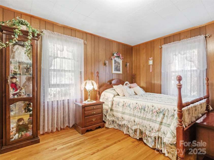 135 Indian Trail, Burnsville, NC 28714.  MLS# CAR4281935, YatesRealty ID 30507. 