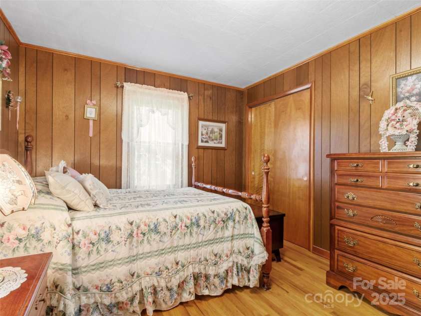 135 Indian Trail, Burnsville, NC 28714.  MLS# CAR4281935, YatesRealty ID 30507. 