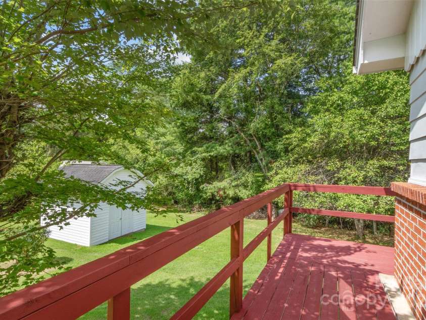 135 Indian Trail, Burnsville, NC 28714.  MLS# CAR4281935, YatesRealty ID 30507. 